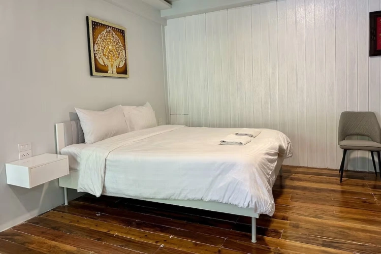 Grand room with garden view