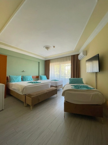 Family Quadruple room with pool view