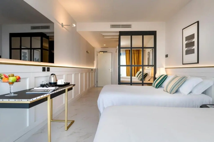 Deluxe Family room seafront