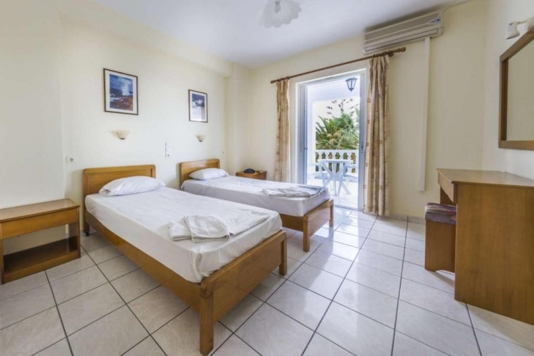 Standard Twin room with balcony