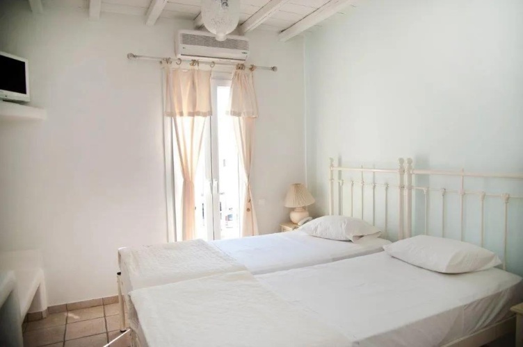 Twin room with side sea view