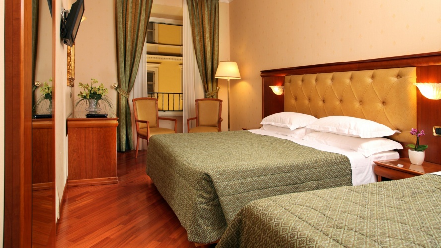 Standard Triple room