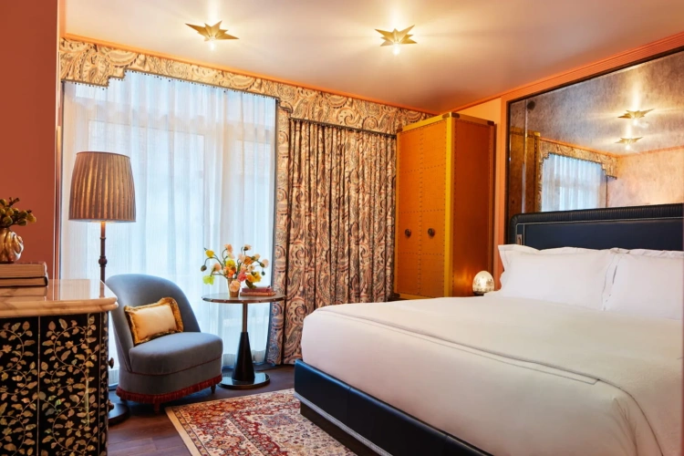 Double room with city view