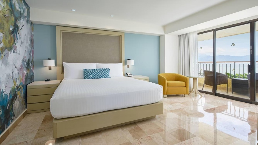 Governor Double Suite with balcony and oceanfront