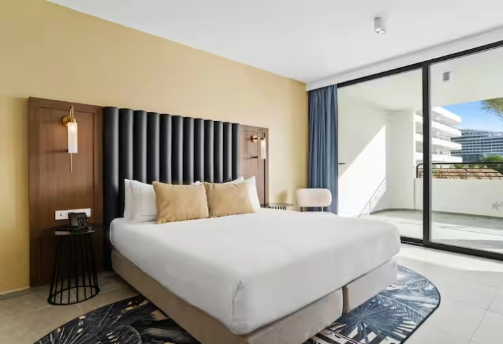 1 Bedroom Cruise Double Suite with ocean view