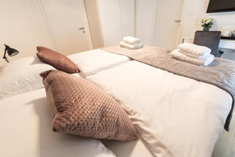 Luxury Rooms With Balcony