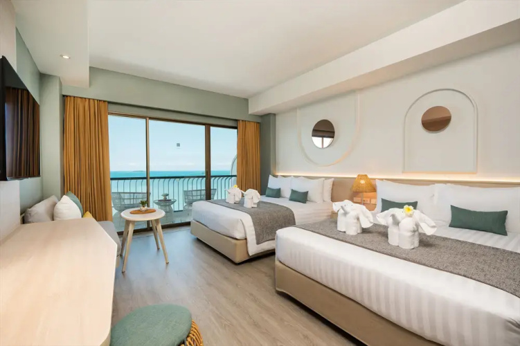 Deluxe Family room with ocean view