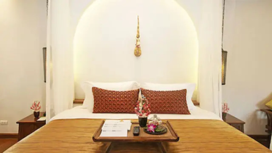 Pool Double Suite with garden view