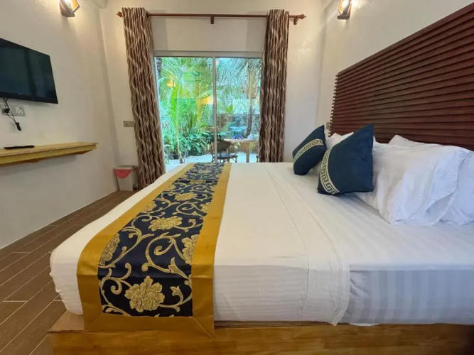 Blue Water Thoddoo Inn