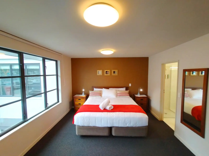 4 Bedrooms Apartment with mountain view