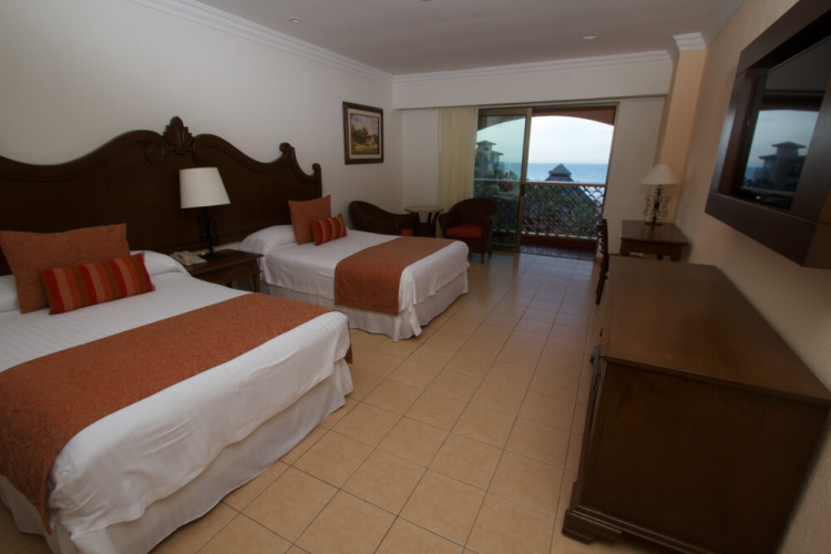 Twin room with ocean view
