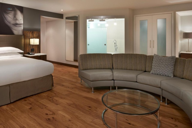 Hilton Toronto Airport Hotel & Suites photo 17
