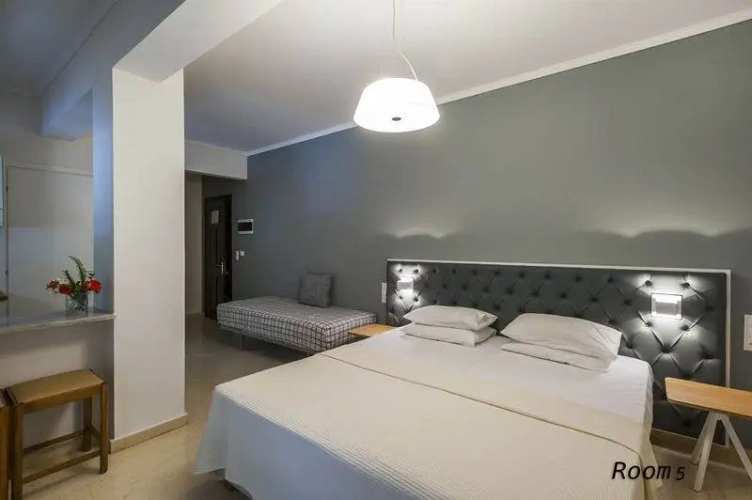 Apartment No. 5 Double Groun Floor room with garden view
