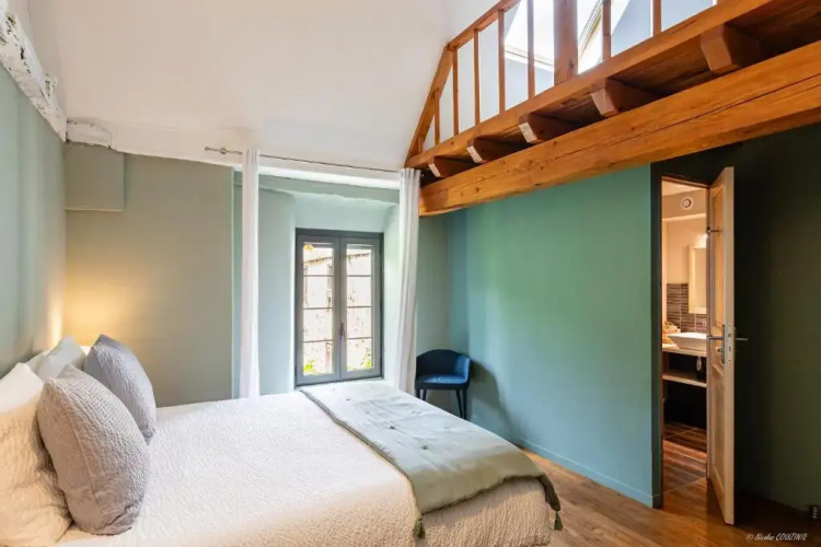 Bed in Bellongue