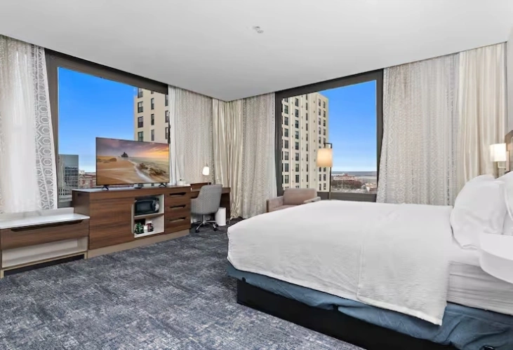 Corner Double room with city view
