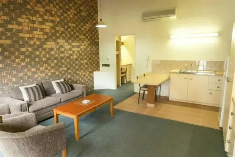 1 Bedroom Self-Contained King