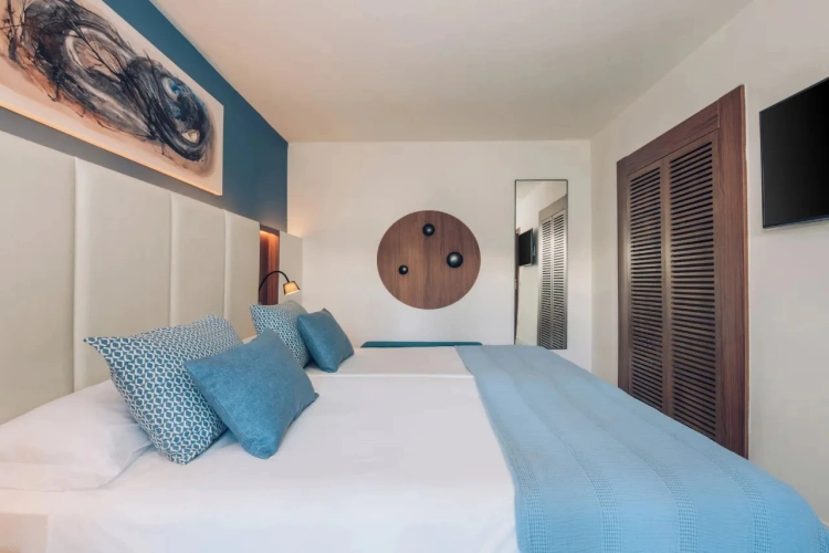 Family Children's Pool Access Double Suite
