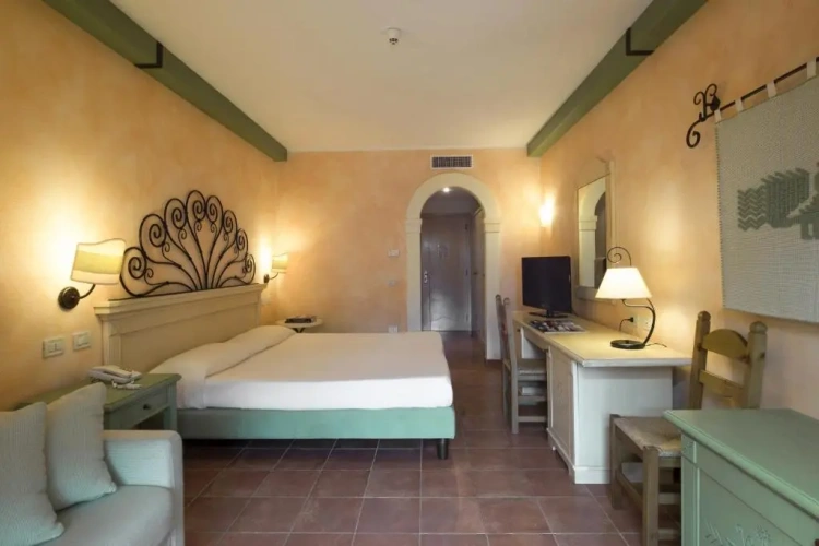 Standard Triple room with garden view