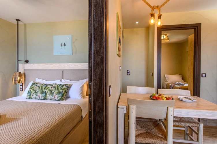 2 Bedrooms Luxury with Outdoor Jetted Tub Suite with sea view