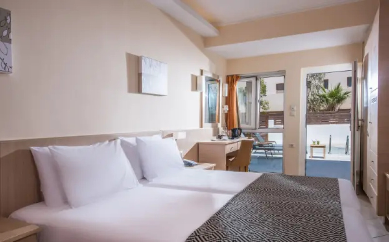 Standard with Individual Pool Double room