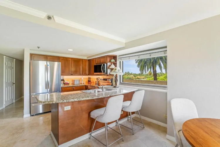 Luana Waikiki Hotel & Suites photo 13