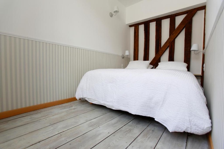 1 Bedroom Quadruple Apartment with balcony