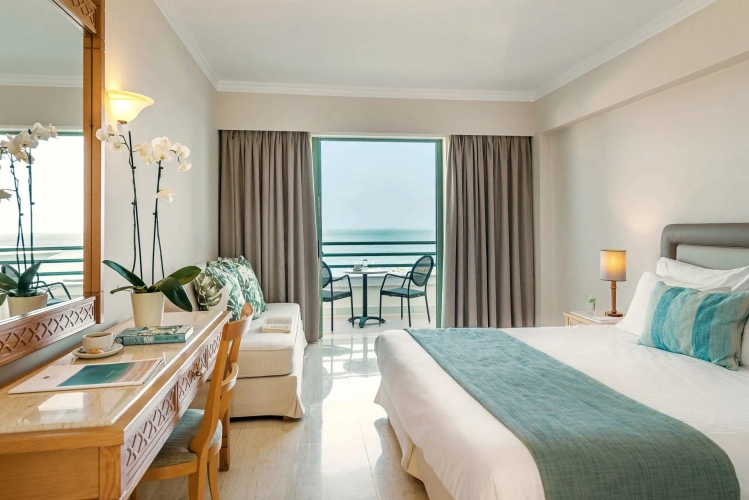 Twin room with sea view