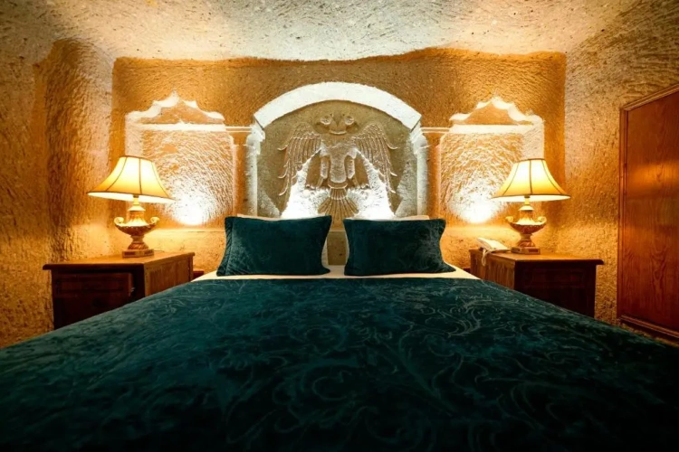Queen Cave Double Suite