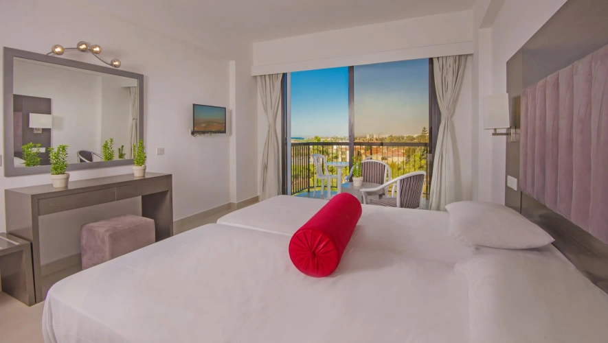 Twin room with sea view