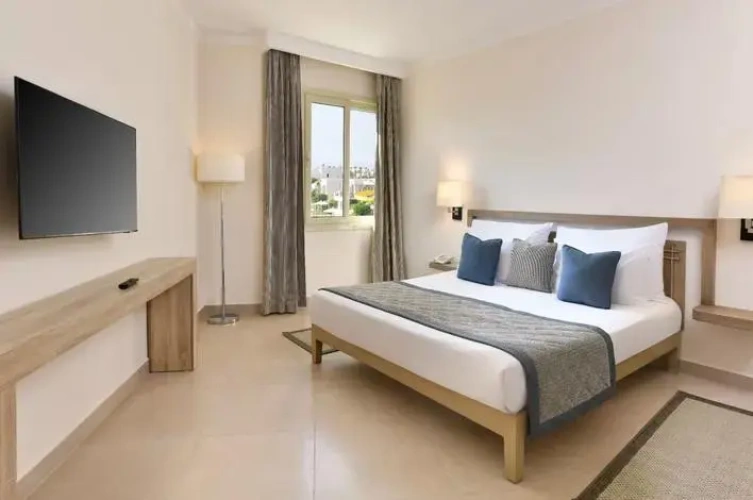 Fitness Double Suite with pool view