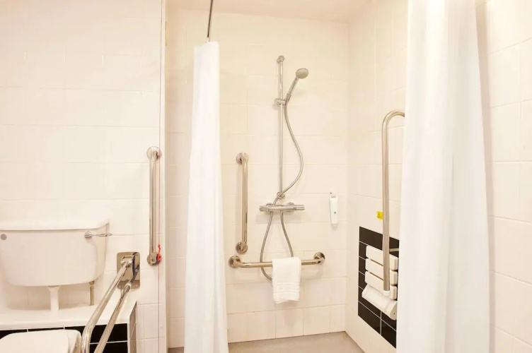 Holiday Inn Express Manchester Airport photo 16