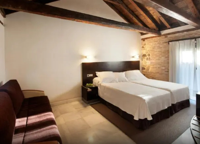 Triple room