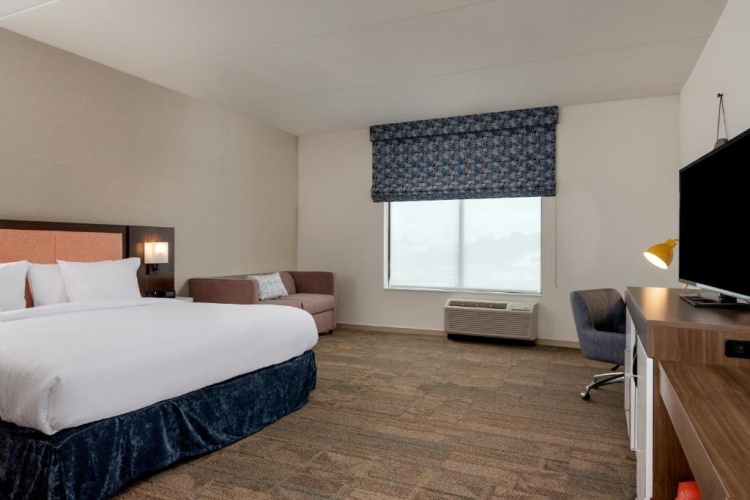Hampton Inn Baltimore Bayview Campus photo 7