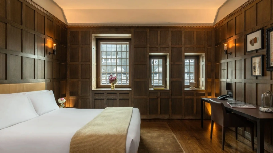 2 Bedrooms Tudor Suite