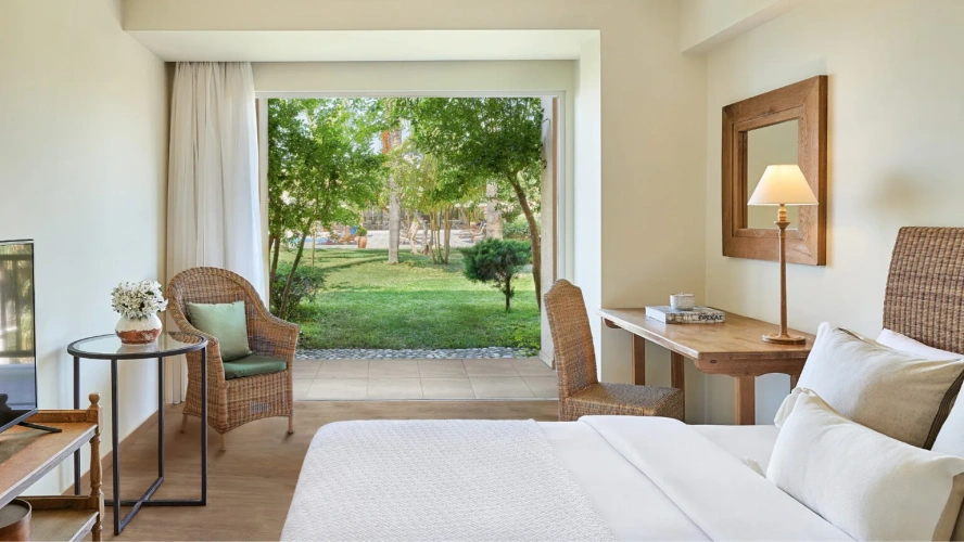 Deluxe Double Suite seafront
