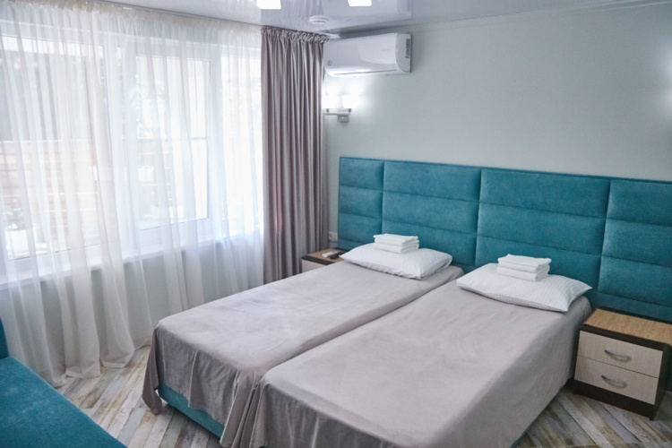 Standard Triple room