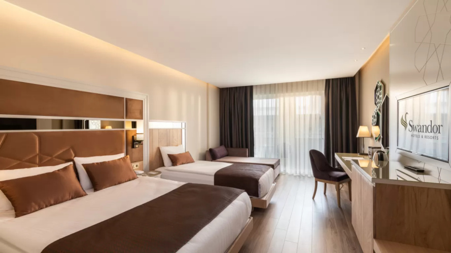 Deluxe Superior Triple room