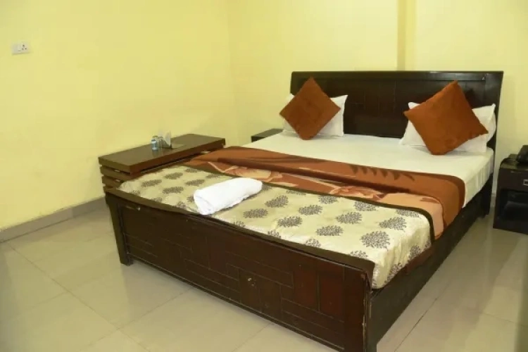 Standard (No Air Conditioner) Double room