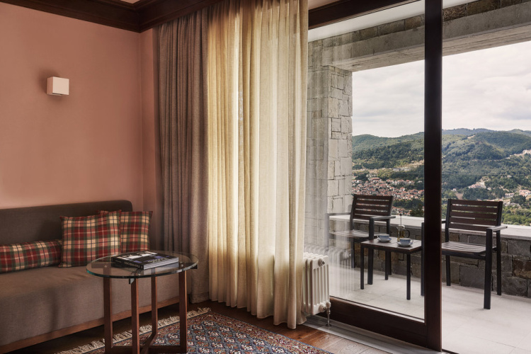 Premium Double Suite with mountain view