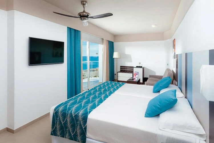 Twin Junior Suite seafront