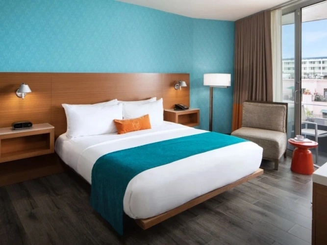 Double room with partial ocean view