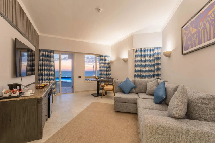 Invidia Coral Beach Tiran