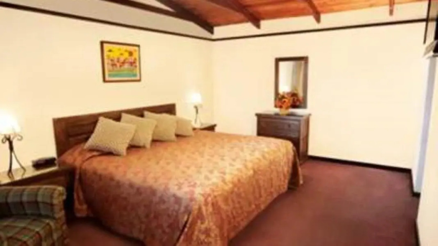 Decameron El Pueblo