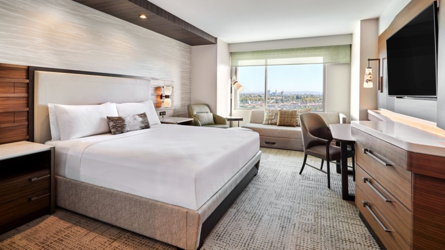 Griffin Double Suite with pool view