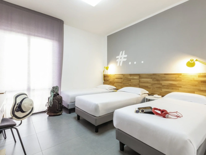 Standard Triple room