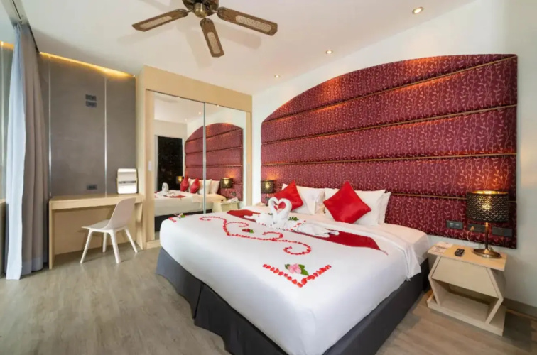 Standard Jacuzzi Double Suite with balcony and oceanfront