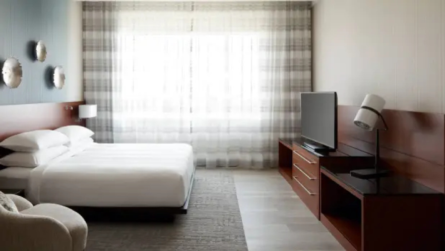1 Bedroom Luxury Concierge Lounge Access Suite