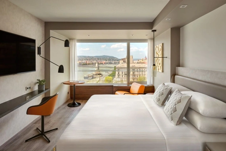 1 Bedroom Executive Corner Double Suite with river view
