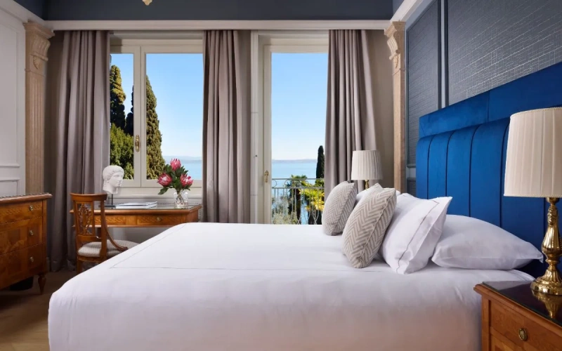 Twin Suite with balcony and with lake view