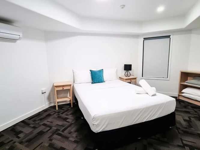 2 Bedrooms Quadruple Studio